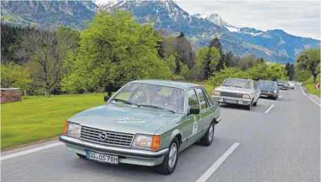  ?? FOTO: AUTO BILD ?? Die 7. Bodensee-Klassik führt die Oldtimer nicht nur in die Alpen, sondern auch erstmals nach Bad Saulgau.