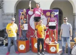  ?? MORA ?? Las tres primeras absolutas en el 10k recibieron sus trofeos.