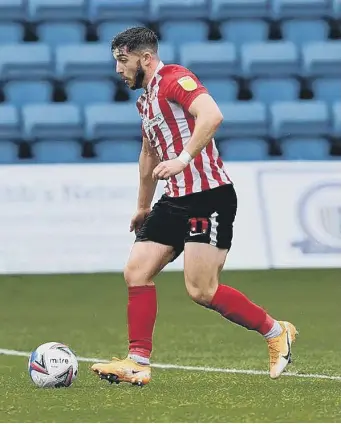  ??  ?? Lynden Gooch settles the contest in stoppage time.