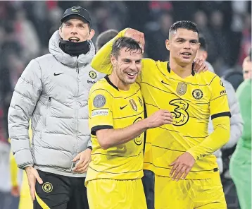  ?? AFP ?? Chelsea manager Thomas Tuchel, left, and his players celebrate after reaching the Champions League quarter-finals.