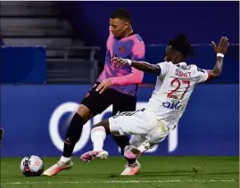  ??  ?? Kylian Mbappé, buteur puissance  sur la pelouse lyonnaise.