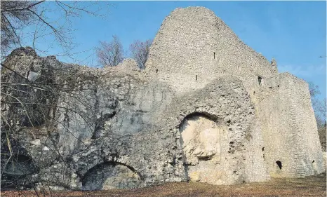  ?? ARCHIVFOTO: JENNIFER KUHLMANN ?? Die Ruine Falkenstei­n ist die größte gut erhaltene Ruine im oberen Donautal.