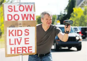  ?? DARREN MAKOWICHUK ?? Garrison Wood resident, Kris Norman is in favour of the 30 km/h speed limit.