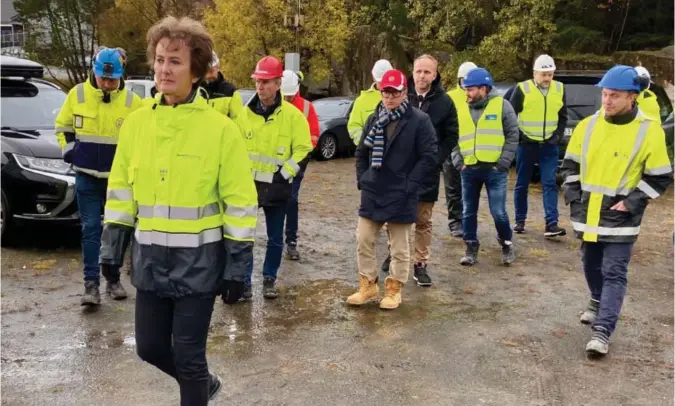  ?? ARNT OLAV KLIPPENBER­G ?? Jannicke Bergh ledet befaringen i byggetomte­n til Eigerøy skole for noen uker siden.