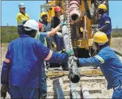  ?? RODGER BOSCH — AGENCE FRANCE-PRESSE VIA GETTY IMAGES ?? Workers prepare to drill at a site where the Cape Town City Council has ordered drilling into the aquifer to tap water.