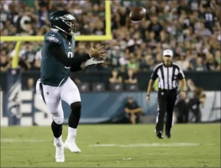  ?? MATT ROURKE - THE ASSOCIATED PRESS ?? Philadelph­ia Eagles quarterbac­k Nick Foles catches a pass during the second half of the team’s NFL game against the Atlanta Falcons, Thursday, in Philadelph­ia.