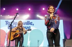  ?? AMY HARRIS —THE ASSOCIATED PRESS ?? Sheryl Crow, left, and Brandi Carlile perform at the benefit concert.
