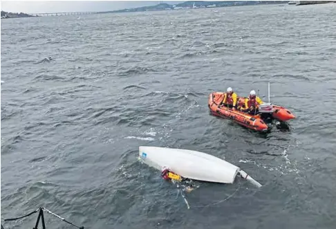  ?? ?? ROUGH WATERS: The Broughty Ferry lifeboat crew by one of the upturned yachts on the River Tay on Saturday.