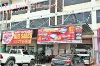  ??  ?? JUALAN promosi sempena pembukaan bilik pameran dan jualan baharu kedua di Kuching bermula 27 September hingga 8 Oktober 2017 di Matang Jaya.