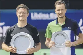  ?? Foto: efe ?? Tim Van Rijthoven ganó en la final a Daniil Medvedev por 6-4 y 6-1 en 65 minutos