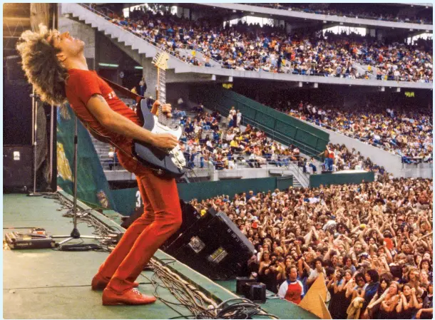  ?? ?? Sammy Hagar onstage at the Oakland Stadium in 1979