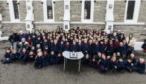  ?? PHOTOS: RHYVA VAN ONSELEN ?? Many happy returns . . . Presentday pupils, current and former teachers and parishione­rs celebrate Queenstown’s St Joseph’s School’s 140th birthday on Tuesday.