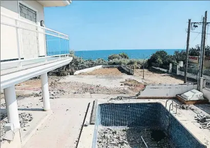  ?? VICENÇ LLURBA ?? El solar que ocupaba la casa de Alcanar donde la célula creó su taller mortífero