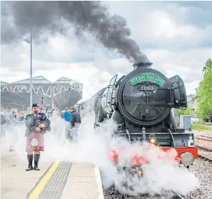  ?? Picture: Steve MacDougall. ?? The Flying Scotsman leaves Perth train station.