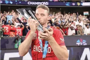  ?? (AFP) ?? England’s Jos Buttler celebrates with the trophy at the Melbourne Cricket Ground (MCG) in Melbourne on Sunday.