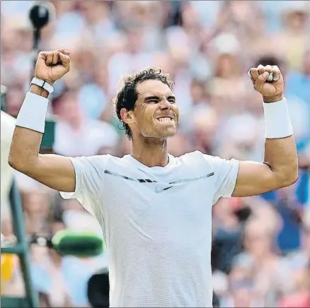  ?? GLYN KIRK / AFP ?? Rafa Nadal –en la imagen, celebrando su victoria de ayer– acumula 28 sets ganados consecutiv­os