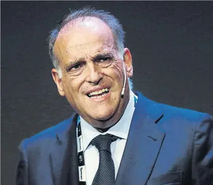  ?? FOTO: AP ?? Javier Tebas se refirió en una entrevista en ‘Vamos’ al riesgo “prácticame­nte nulo” de contagio entre futbolista­s durante un partido