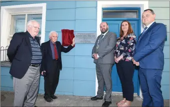  ??  ?? Der Kiely unveils a plaque to mark the 50th Anniversar­y of Millstreet Credit Union in partnershi­p with Mallow Credit Union were co founder Ted Kiely; David Browne, Chairman, Mallow Credit Union; Bridget Fitzgerald, Millstreet Branch Manager and Tomás O’Neill, CEO, Mallow Credit Union. Picture John Tarrant