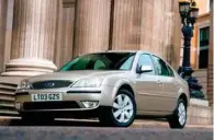  ??  ?? Anden generation af Ford Mondeo fra 2000 var en meget kantet, men stilren model. Afløseren havde rundere former. Foto: Ford