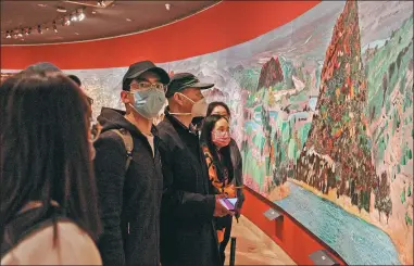  ?? JIANG DONG / CHINA DAILY Yellow River during its donation ceremony at the National Art ?? People take a look at painter Wang Keju’s epic work Museum of China on Oct 15.