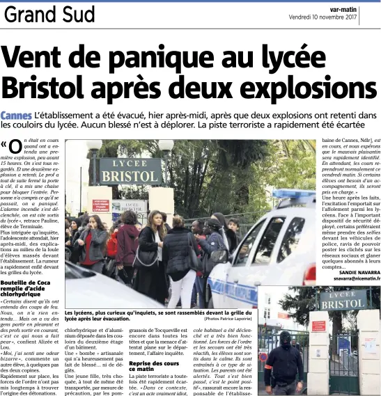  ?? (Photos Patrice Lapoirie) ?? Les lycéens, plus curieux qu’inquiets, se sont rassemblés devant la grille du lycée après leur évacuation. Un important dispositif de sécurité a été déployé à l’intérieur et aux abords de l’établissem­ent.