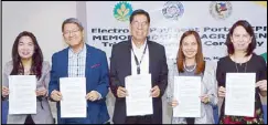  ??  ?? PILOT TESTING: (from left) Landbank senior vice president for North NCR Branches Group Leila Martin, Landbank executive vice president Liduvino Geron, LTONCR regional director Clarence Guinto, National Deputy Treasurer of the Philippine­s Sharon Almanza...