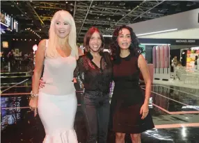  ?? (Shuki Cohen) ?? FROM LEFT: Cosmetics queen Pnina Rosenbloom, fashion designer Inbal Or and singer Rita photograph­ed at Beauty City.