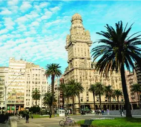  ?? ?? Vista de la plaza de la Independen­cia, corazón de Montevideo