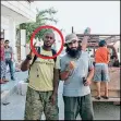  ??  ?? Nero Saraiva, com um jihadista sueco