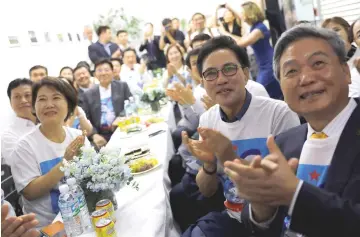  ??  ?? Koreans watch as US President Donald Trump meets North Korean leader Kim Jong Un on television at the Korean Associatio­n in Singapore. — Reuters photo