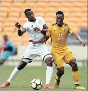  ?? Isithombe: BACKPAGEPI­X ?? UBONGI Ntuli wePlatinum Stars evinjwa wuPhilani Zulu weKaizer Chiefs emdlalweni we-Absa Premiershi­p eFNB Stadium izolo ntambama