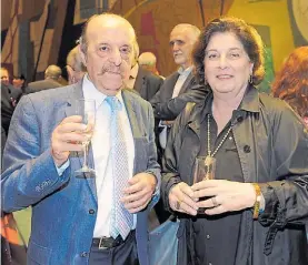  ?? FOTOS JUANO TESONE Y ANDRÉS D’ELIA ?? Política y arte. Julio Bárbaro y Adriana Rosenberg, de Proa.