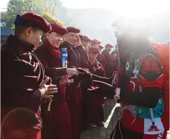  ?? AP ?? Buddhist nuns offer their best wishes to their friends participat­ing in the month-long bicycle pilgrimage. —