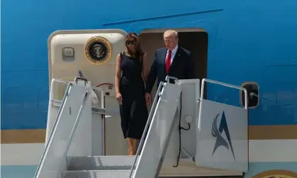  ??  ?? Donald and Melania Trump arrive in El Paso. Photograph: Anadolu Agency/Anadolu Agency via Getty Images