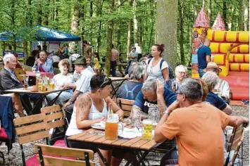  ?? Fotos: Christian Kuppe ?? Nicht nur auf dem Festplatz, auch im Parkbierga­rten war einiges geboten.