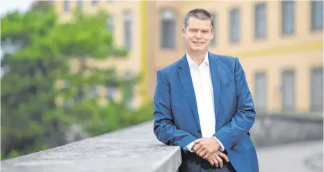  ?? FOTO: FELIX KÄSTLE ?? CDU-Direktkand­idat Axel Müller wirbt mit seiner Geradlinig­keit, Verlässlic­hkeit und Verbundenh­eit mit der Region.