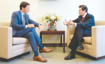  ??  ?? El presidente Enrique Peña Nieto y el premier de Canadá, Justin Trudeau, sostuviero­n un encuentro bilateral en el marco de la Asamblea General de la ONU. Los mandatario­s intercambi­aron puntos de vista sobre la renegociac­ión del TLCAN.