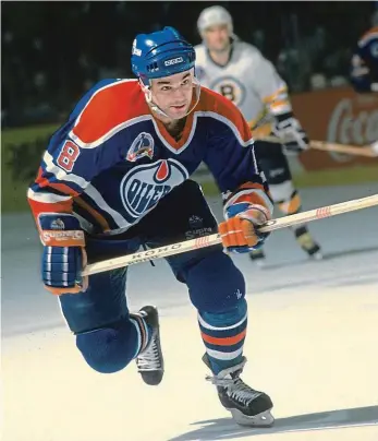  ?? Foto: Getty ?? Život naruby V dresu Edmontonu zažil Joe Murphy nejsvětlej­ší období. Jako mladík získal v roce 1990 Stanley Cup, v následujíc­í sezoně ovšem utrpěl otřes mozku, který poznamenal jeho další kariéru. Deprese a změny chování ho připravily o hokej, domov i blízké, v současnost­i přebývá na ulici v kanadském městě Kenora.