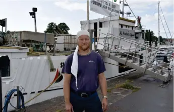  ?? Bild: JERRY CARLSSON ?? PÅ VÄG MOT GAZA. Charlie Andreasson är en av besättning­smännen på båten Al avda.