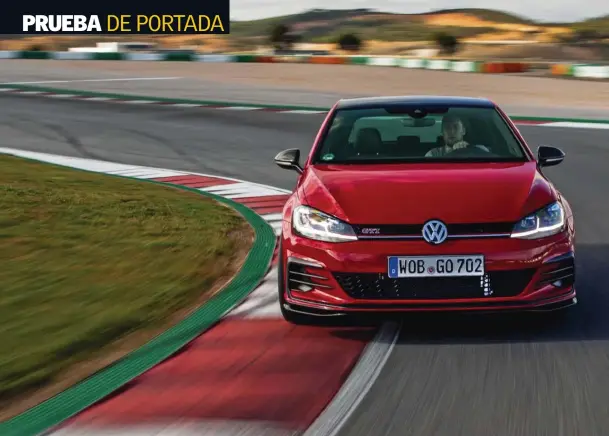  ??  ?? En el frontal apenas hay variacione­s respecto a un Golf GTI. La firma lumínica de los faros y los detalles en rojo son comunes. AGRESIVO.