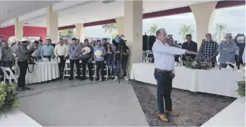  ?? FOTO: EL DEBATE ?? Faustino Hernández Álvarez tomó protesta frente a la Asociación Ganadera Regional de Sinaloa.