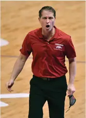  ?? Hilary Scheinuk/The Advocate ?? ■ Arkansas head coach Eric Musselman yells towards his bench during the first half of Wednesday’s game against LSU in Baton Rouge, La.