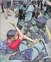  ??  ?? HONG KONG. Represión a los movimiento­s prodemocra­cia.