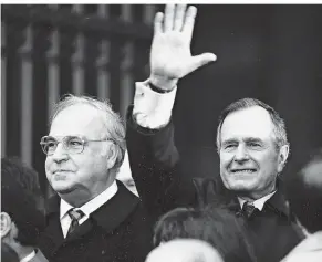  ?? FOTO: DPA ?? Am 18. November 1990 besuchte George Bush gemeinsam mit dem damaligen Bundeskanz­ler Helmut Kohl den Domzu Speyer.