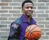  ?? Karen Warren / Staff photograph­er ?? Morton Ranch High School basketball player LJ Cryer, photograph­ed in his front yard in Katy.