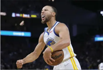  ?? TONY AVELAR — THE ASSOCIATED PRESS ?? Warriors guard Stephen Curry sank eight free throws in the final 45.7seconds to beat the Grizzlies in Game 4on Monday.