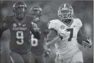  ?? AP Photo/Bryan Woolston ?? Georgia running back D’Andre Swift (7) runs for a touchdown during the second half against Kentucky on Saturday.