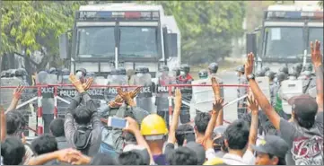  ?? REUTERS ?? Angry protesters flash the three-finger sign of resistance as they face cops deployed to disperse them in Mandalay, Myanmar.