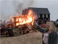  ??  ?? Demonstrat­ors in Whitstable from the Fishing for Leave group set a boat alight as they protest against the transition deal in April (Getty)