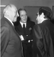  ?? ?? With Simon Wiesenthal and Frank Sinatra (above); (below) meeting Pope Francis